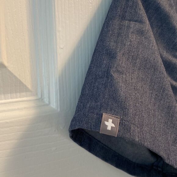 FIGS Caterina One Pocket Gray Scrub Top Size XS - Picture 5 of 8
